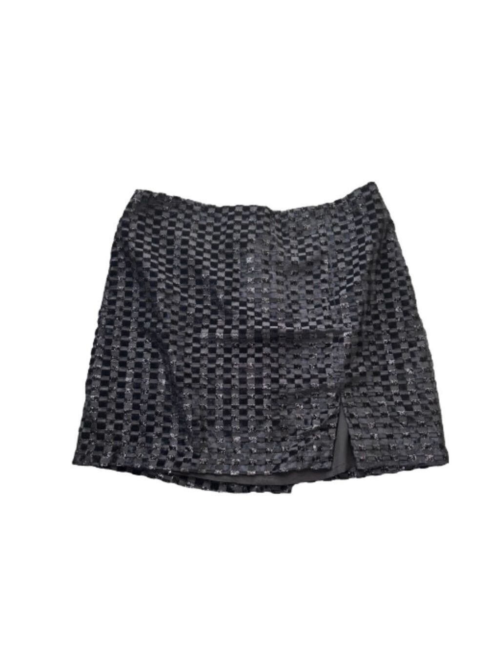 House of Harlow 1960 Black Metallic Velvet Square Skirt, M
Velvet Square Mi
